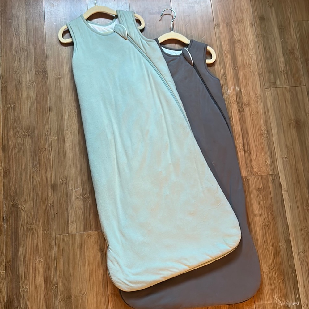 Bundle of 2 Kyte Baby 2.5 tog sleep sacks in size medium